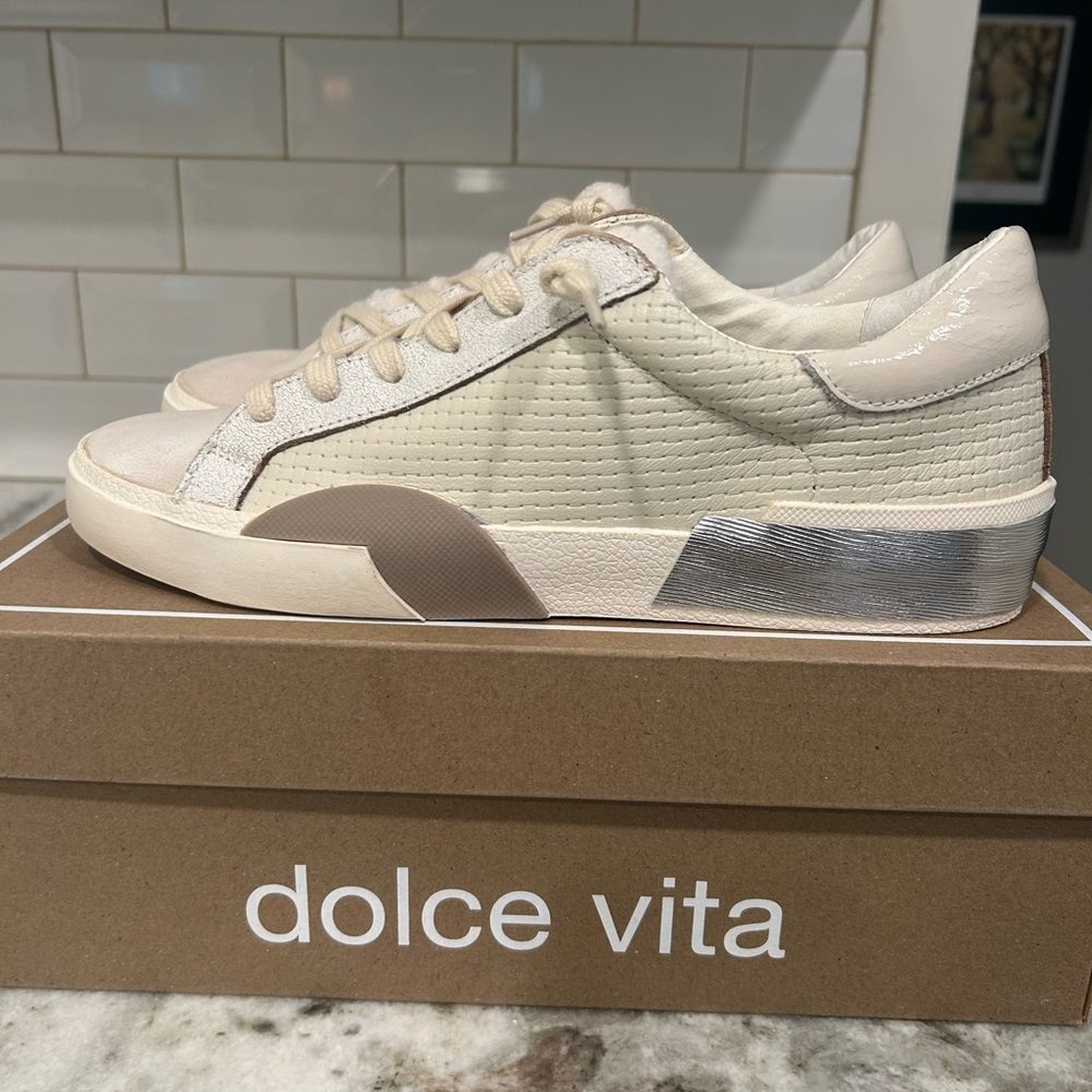 Dolce Vita Zina Plush Fashion Sneaker - Size 9.5  NWT - Picture 2 of 10